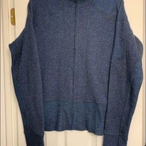 Woman’s  BRAND NEW Mountain Hard Wear pullover sweater.